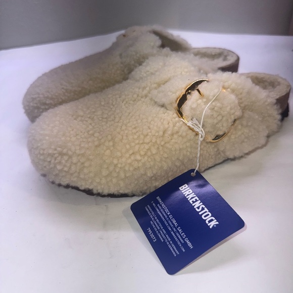 Birkenstock Shoes - New Birkenstock Cream Shearling Clogs women’s size 38 7-7.5